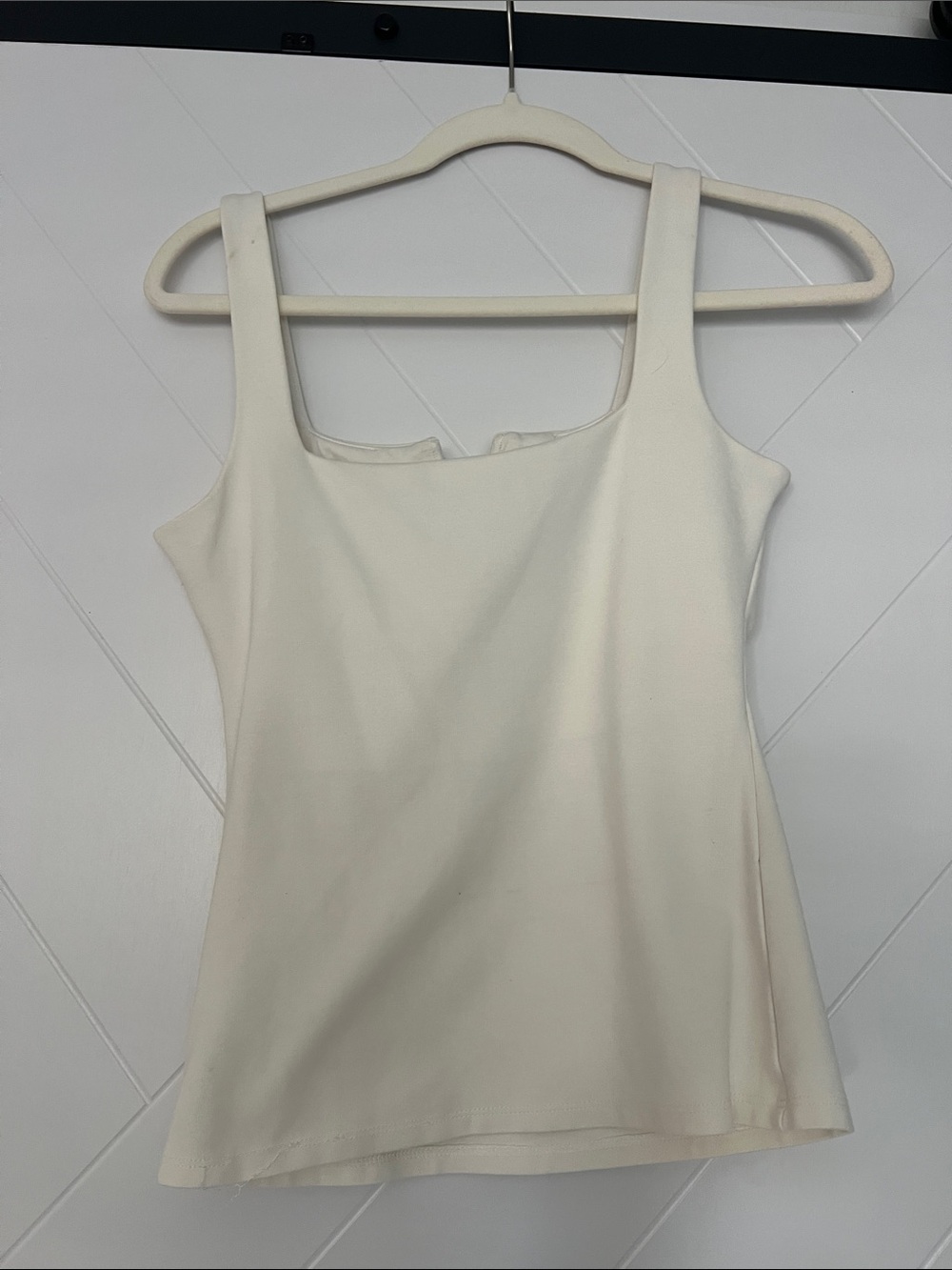 H&M Cream V-Notch Tank Top - Picture 3 of 3